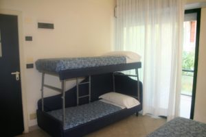 4 people room, double bed and bunk bed
